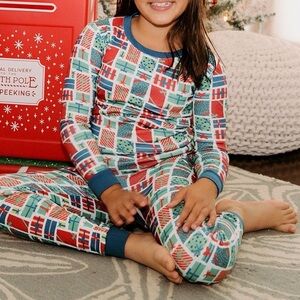 Summersalt kids holiday pajamas Christmas Presents Print Long Sleeve Pants Set